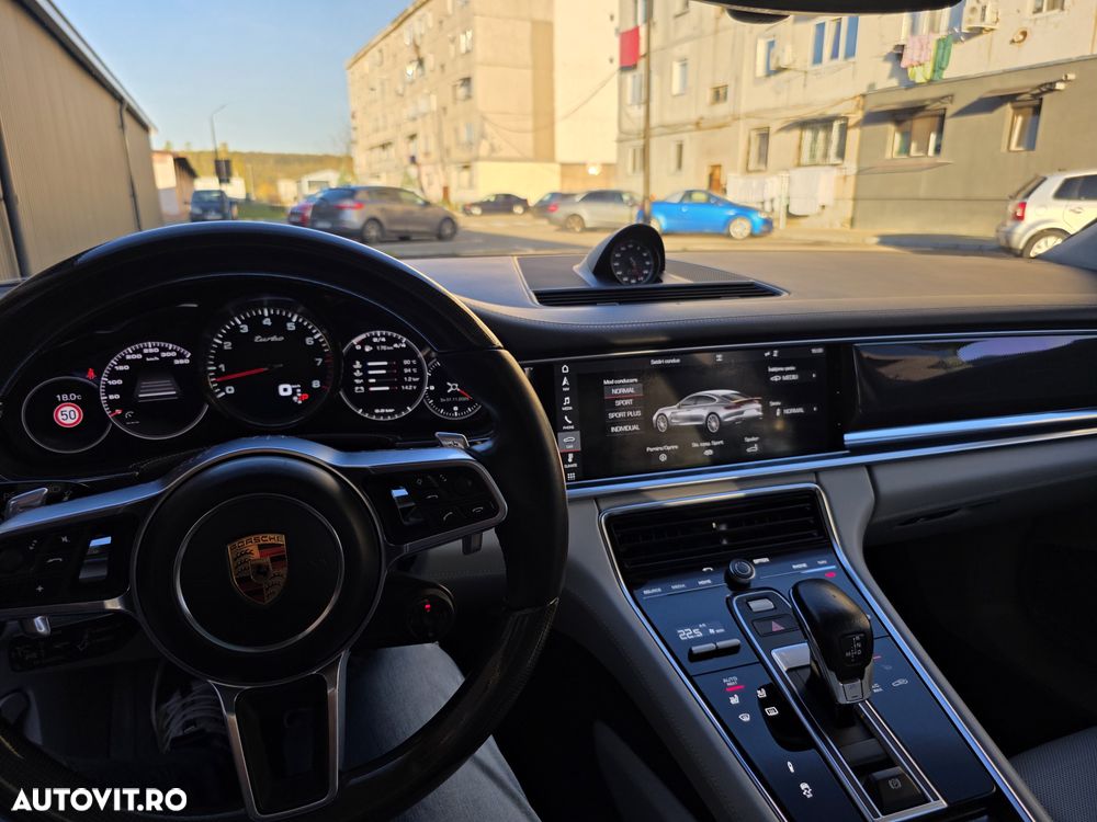 Porsche Panamera Turbo Sport Turismo - 16
