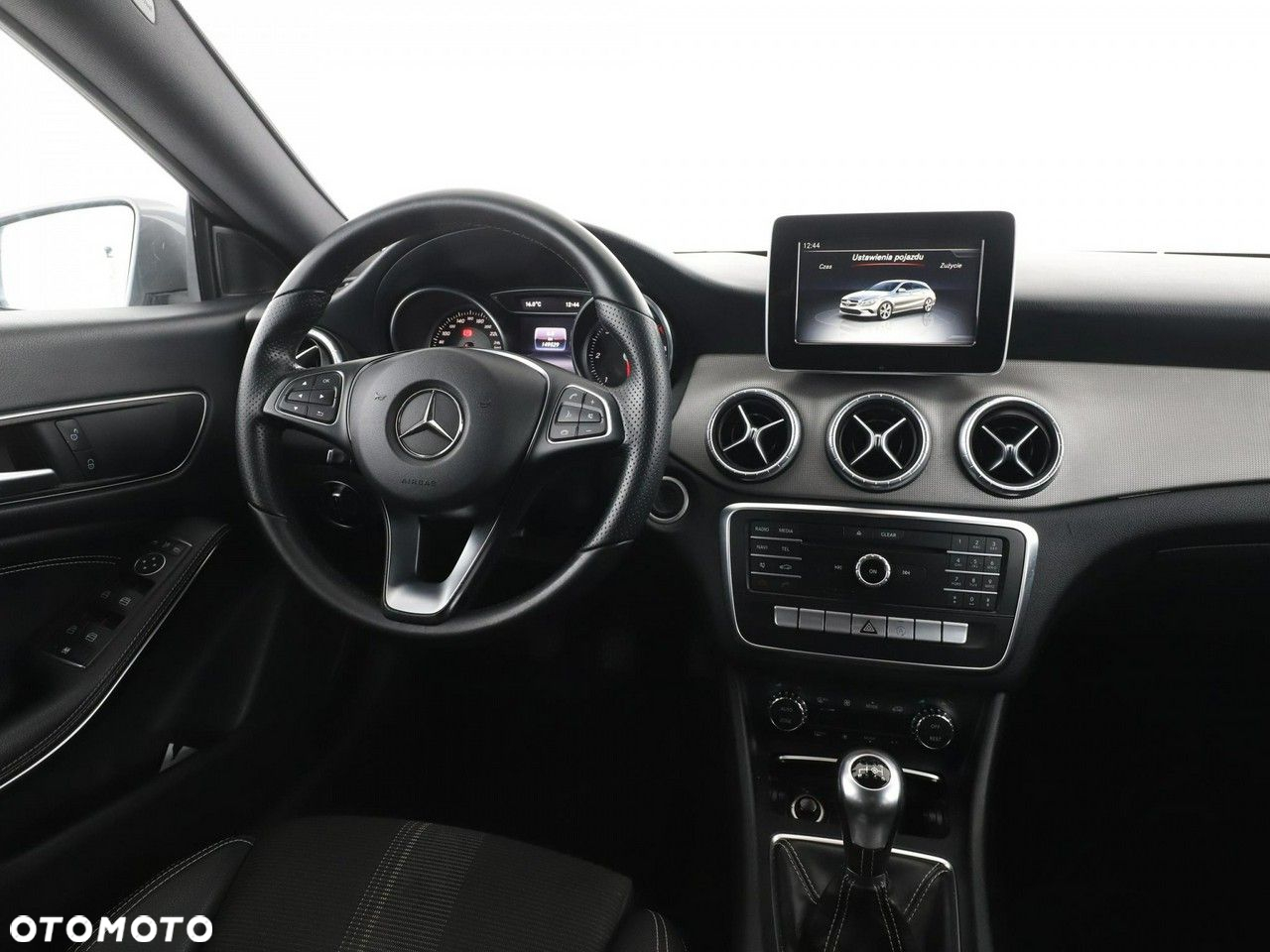 Mercedes-Benz CLA - 15