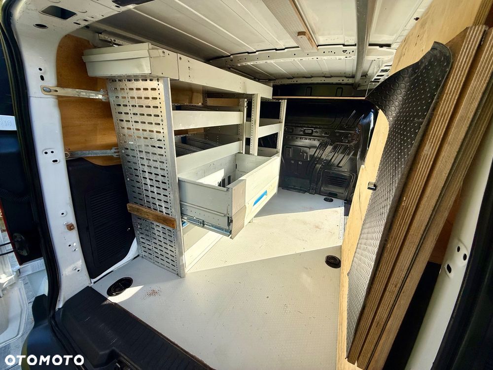 Ford Transit Connect - 18