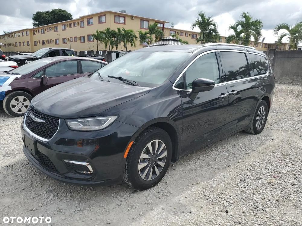 Chrysler Pacifica - 2