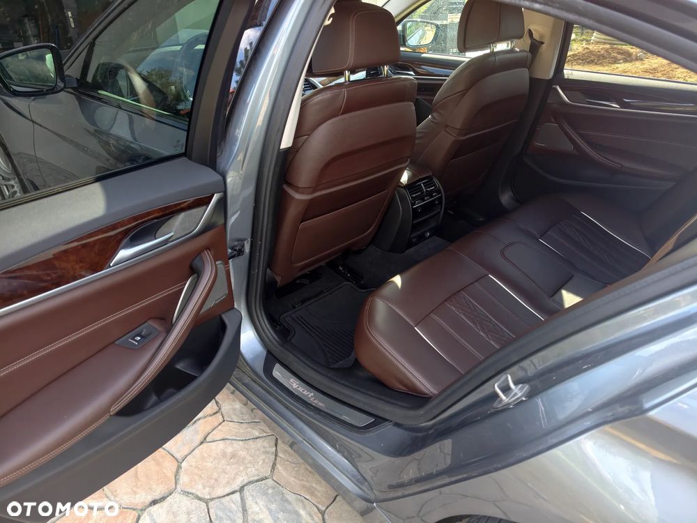 BMW Seria 5 530i GPF xDrive Sport Line sport - 22