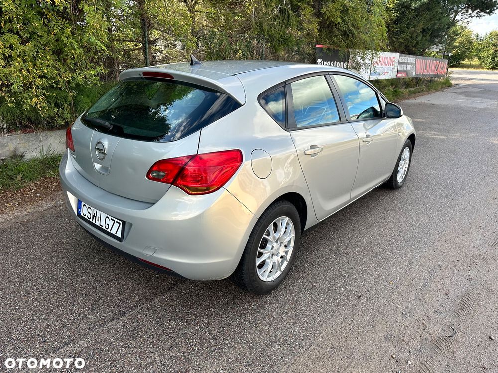 Opel Astra 1.6 Essentia - 4