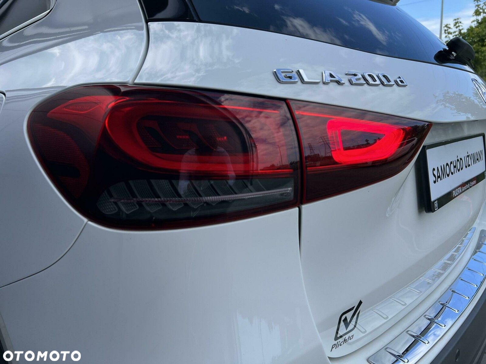 Mercedes-Benz GLA - 32