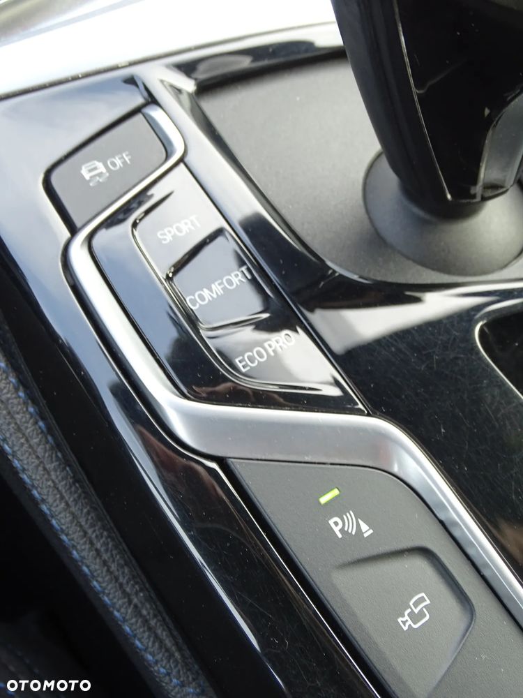 BMW Seria 5 530i GPF xDrive M Sport sport - 24