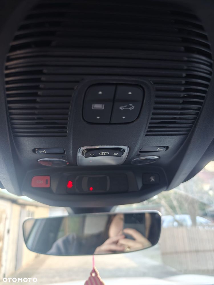Peugeot 3008 1.6 PureTech Hybrid4 PHEV Allure Pack S&S EAT8 - 18