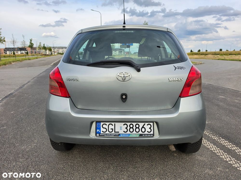 Toyota Yaris - 8