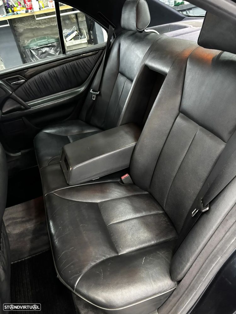 Mercedes-Benz E 250 TD Classic - 11