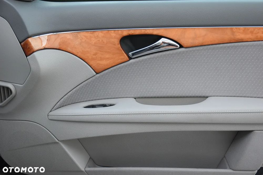 Mercedes-Benz Klasa E 500 4-Matic Avantgarde - 24