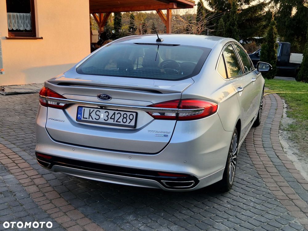 Ford Fusion - 16