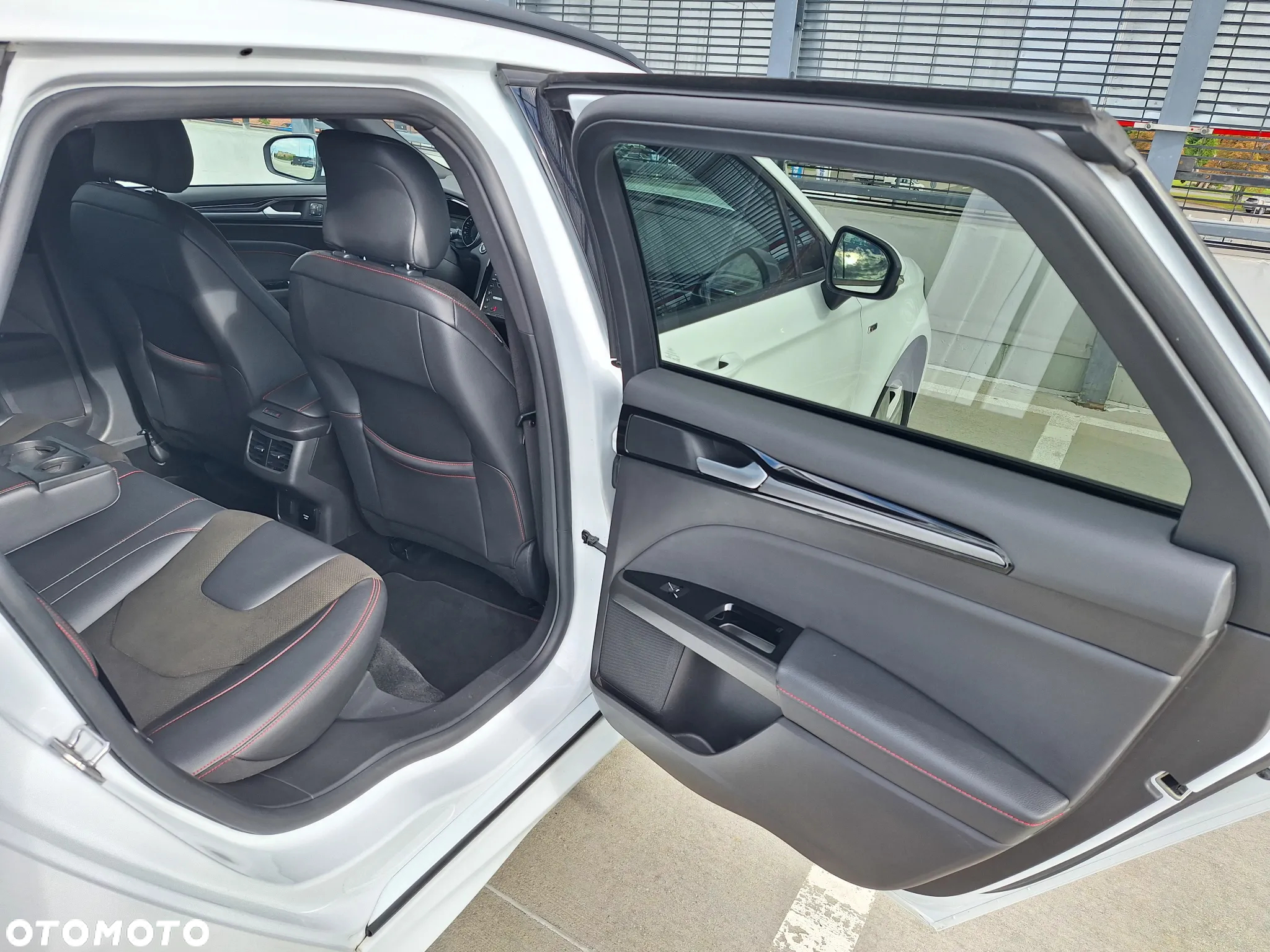 Ford Mondeo 2.0 EcoBlue ST-Line X - 24