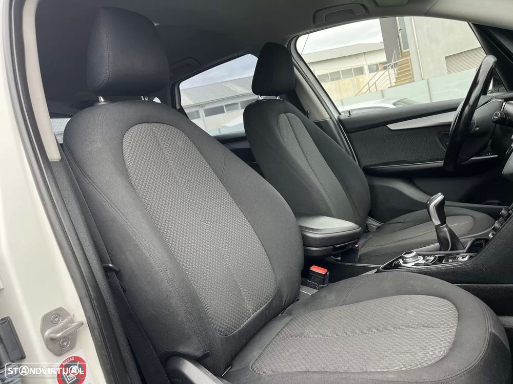 BMW 218 Active Tourer d Line Sport - 33