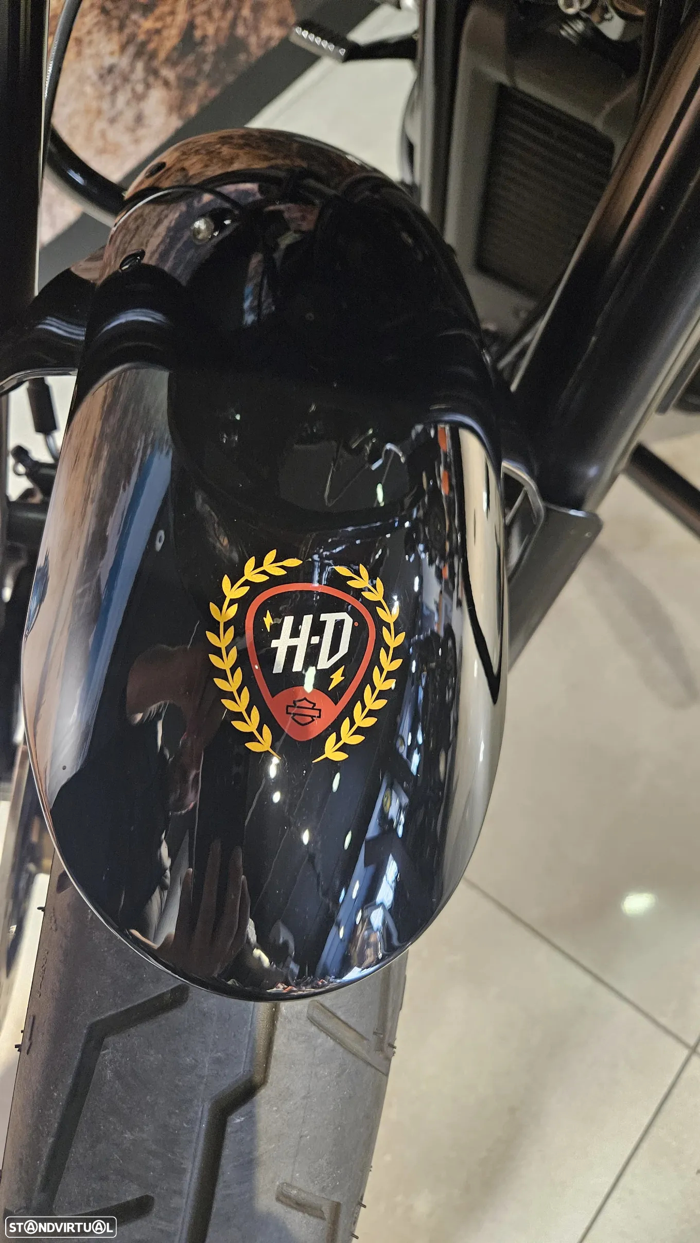Harley-Davidson Low Rider ST - 11