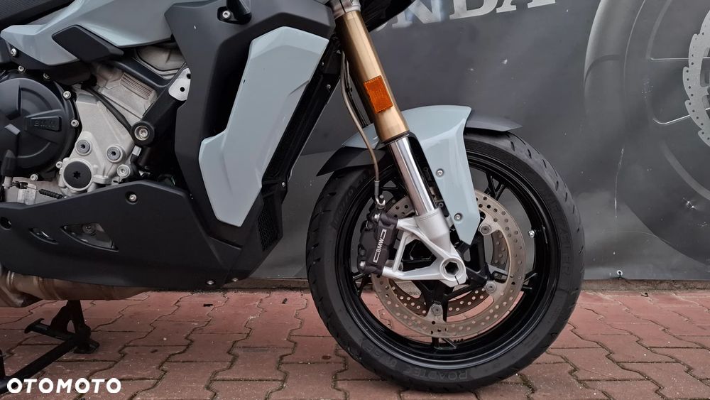 BMW S - 14