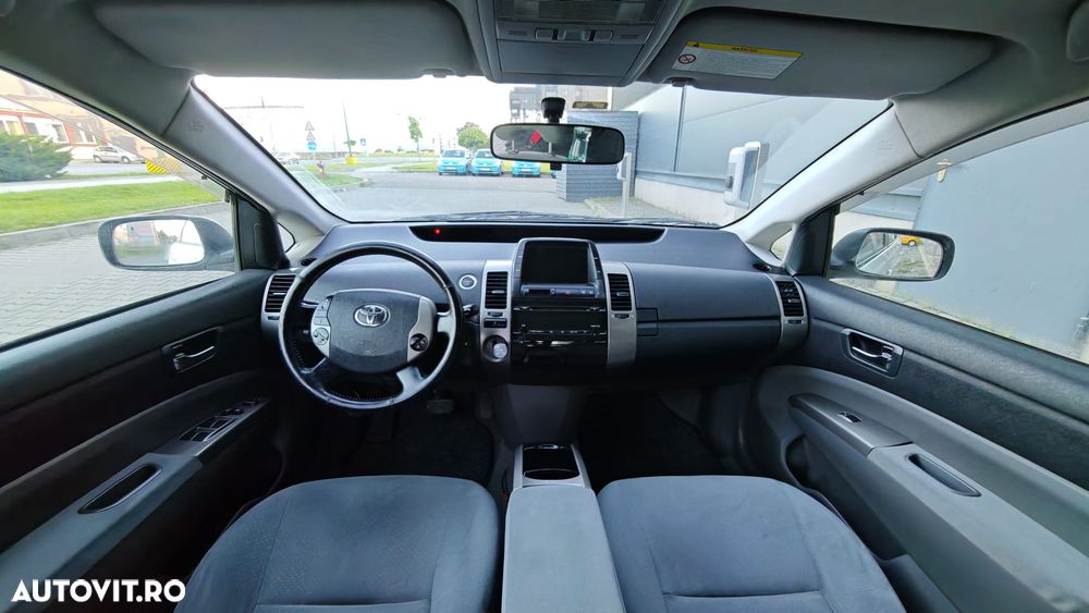 Toyota Prius (Hybrid) Sol - 6