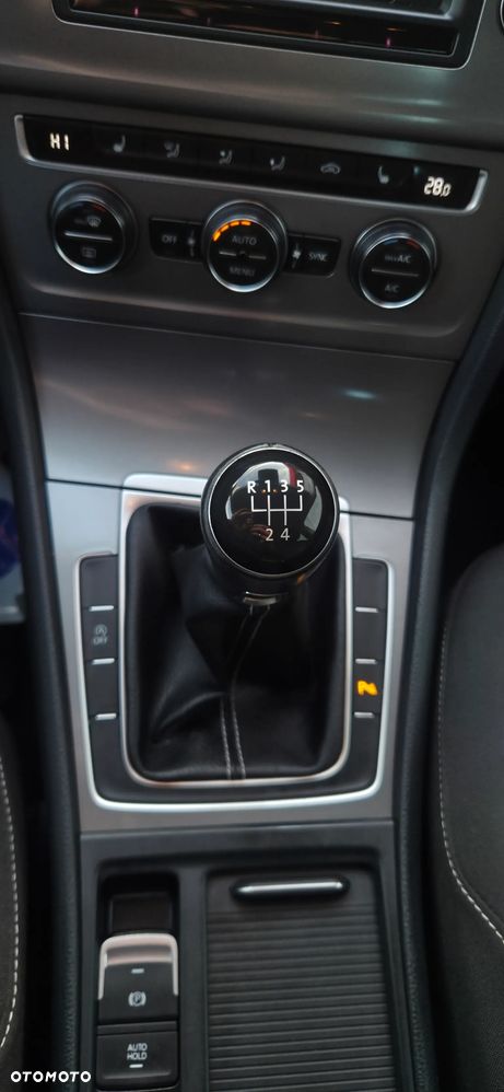 Volkswagen Golf 1.6 TDI BlueMotion Technology Comfortline - 28
