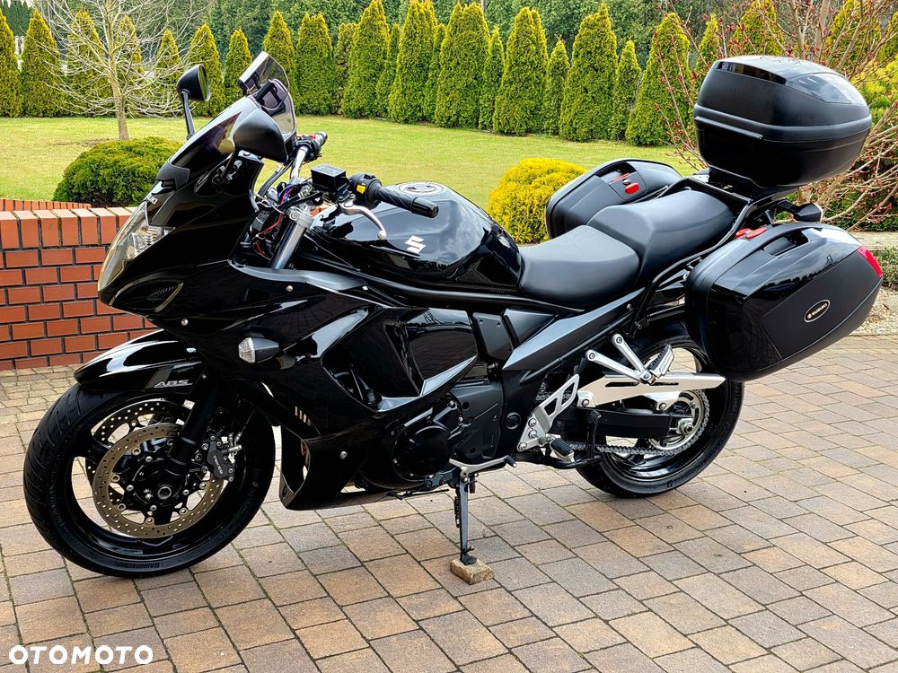 Suzuki GSX - 2