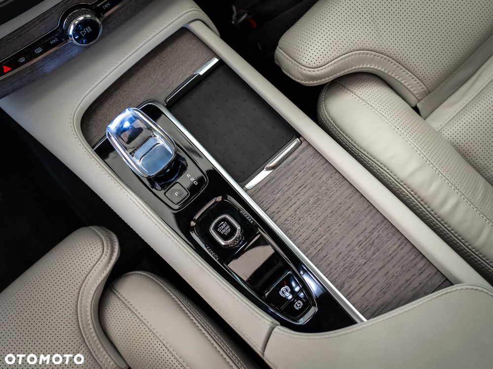 Volvo XC 90 T8 AWD Plug-In Hybrid Ultimate Bright 7os - 23