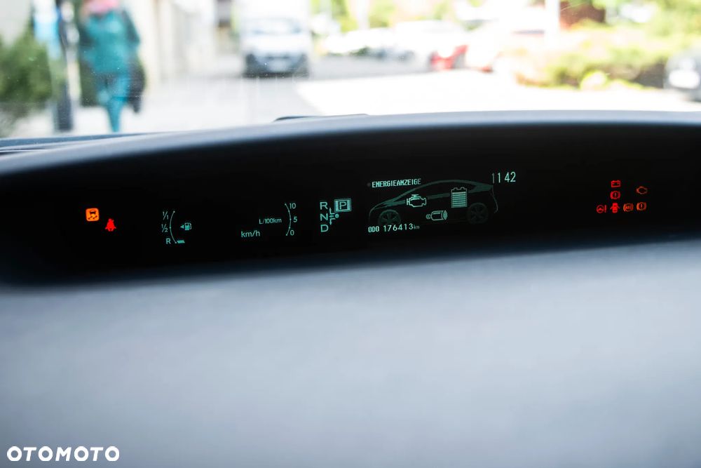Toyota Prius (Hybrid) Executive - 28