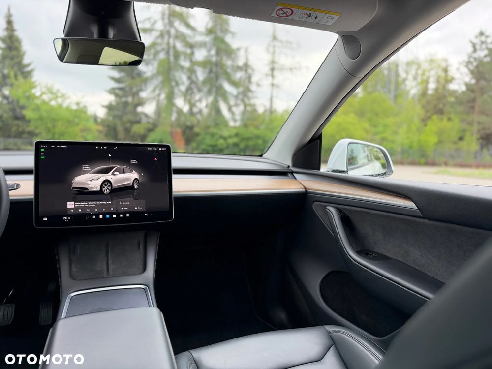 Tesla Model Y - 11