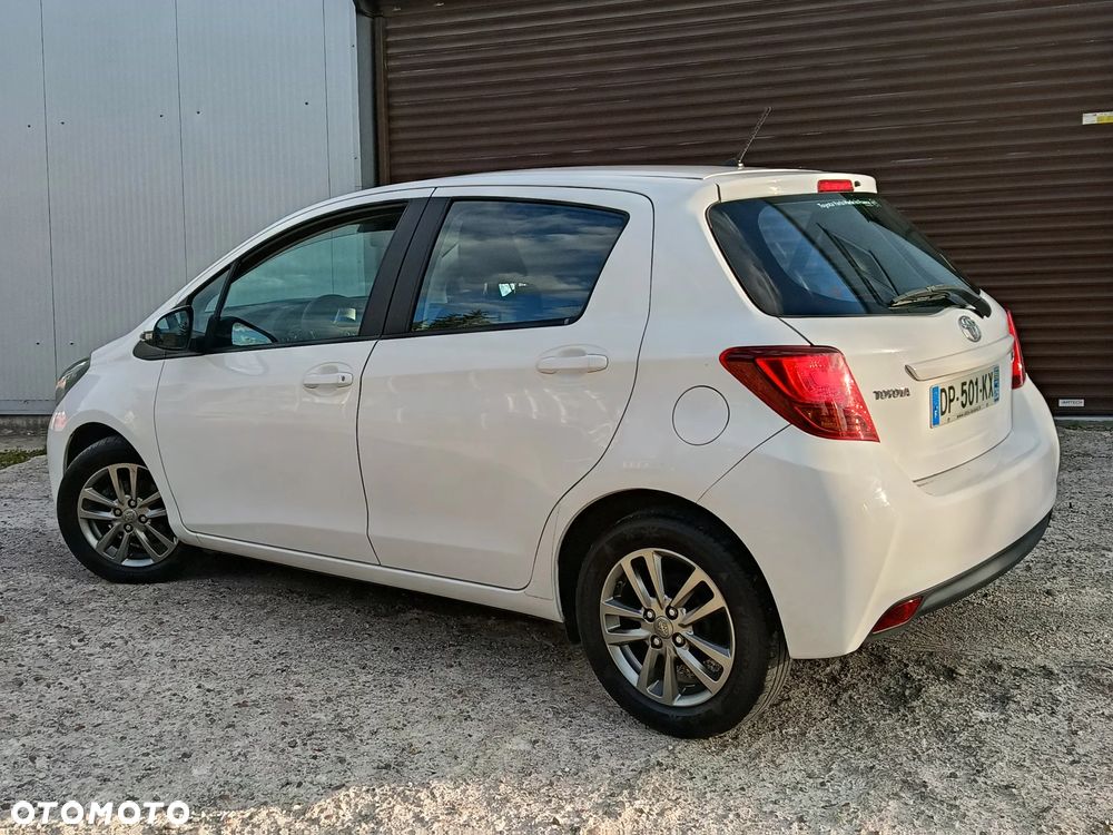 Toyota Yaris 2015 photo 5