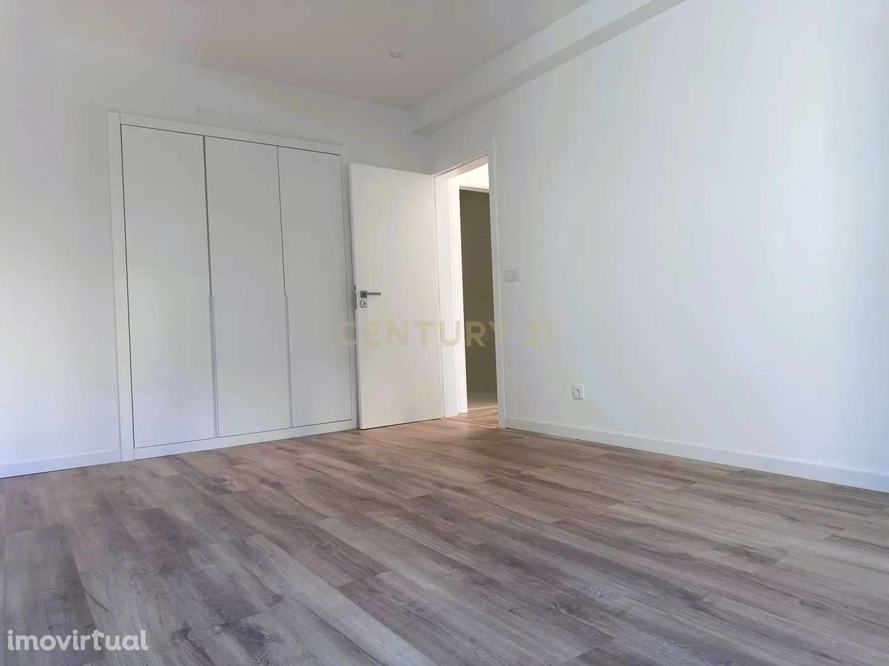 T3 TOTALMENTE REMODELADO, COM PARQUEAMENTO, NO CENTRO DO LUMIAR - Grande imagem: 5/25