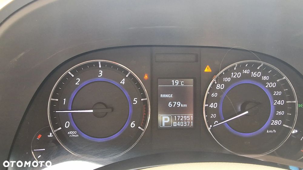 Infiniti QX70 - 15