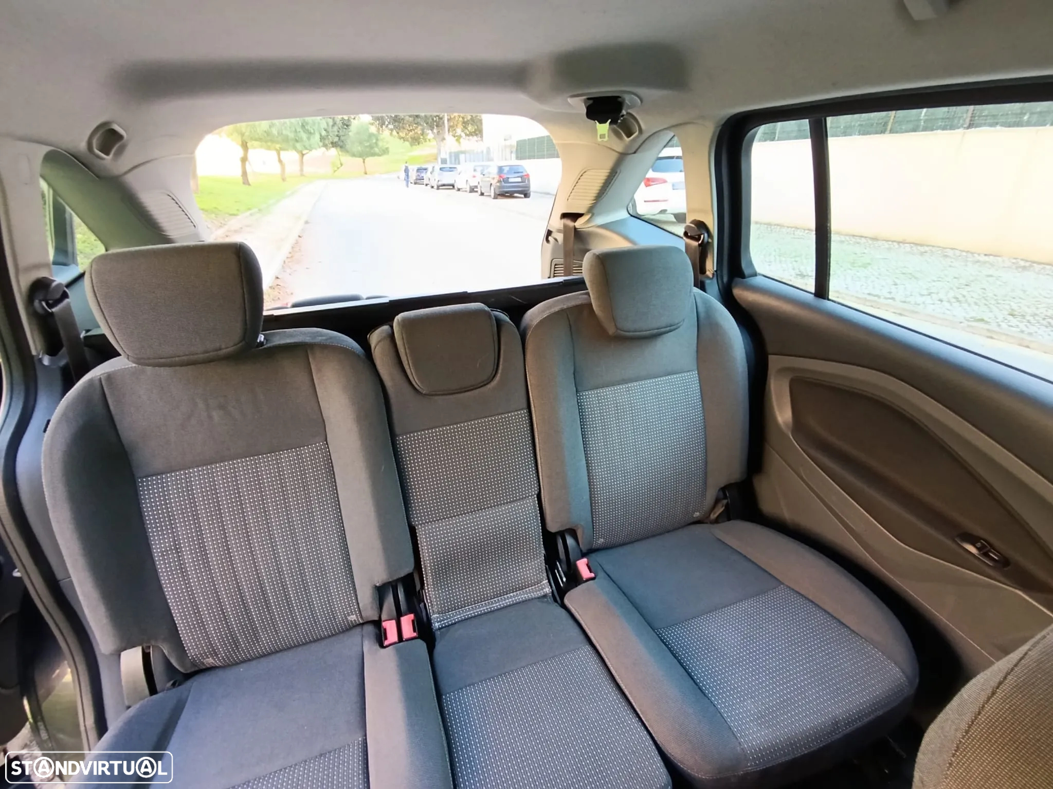 Ford Grand C-Max 1.6 TDCi Titanium - 28