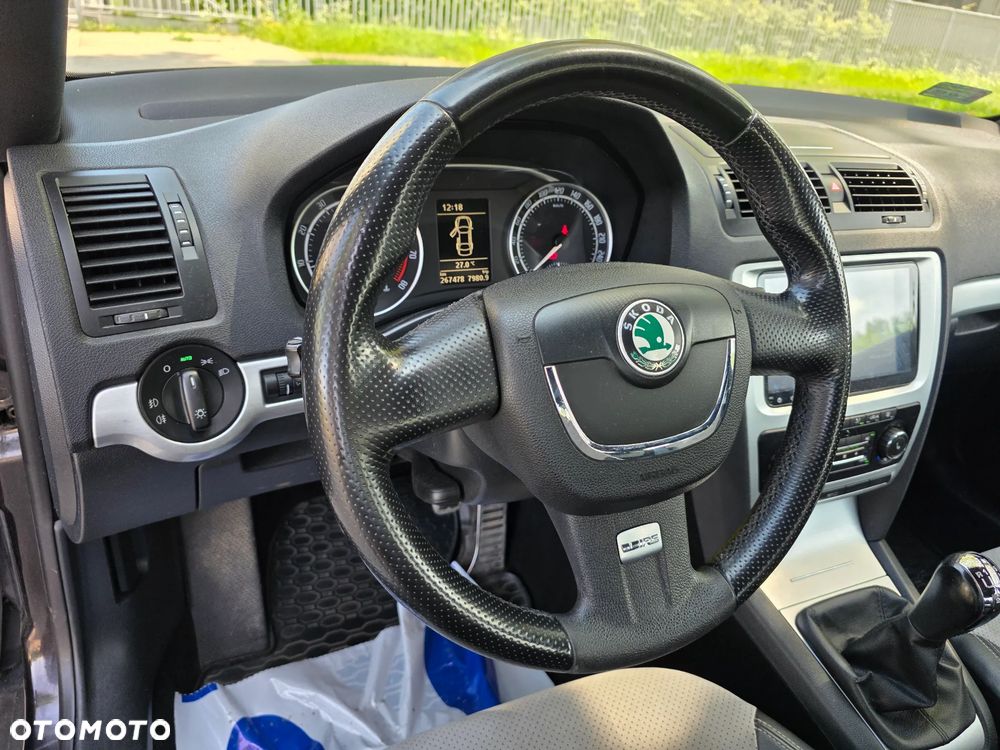 Skoda Octavia 2.0 TSI RS - 10