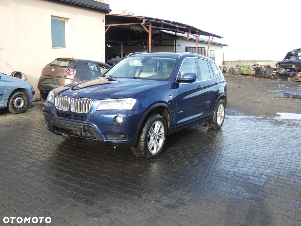 BMW X3 F25 *SAMOCHÓD NA CZĘŚCI*A76/5 (DEEP SEA BLUE)/ MASKA, LAMPA, DRZWI, LUSTERKO, ZDERZAK, GRILL, BŁOTNIK, KLAPA, BELKA, DESKA, FOTELE, KANAPA, ĆWIARTKA KIEROWNICA, ZAWIESZENIE, KOMPLETNY PRZÓD, LICZNIK, ZEGARY
