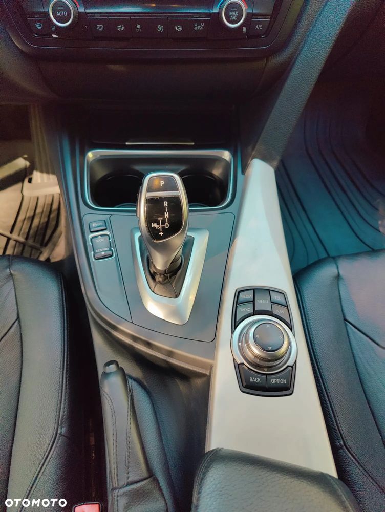 BMW Seria 3 330d xDrive Modern Line - 14