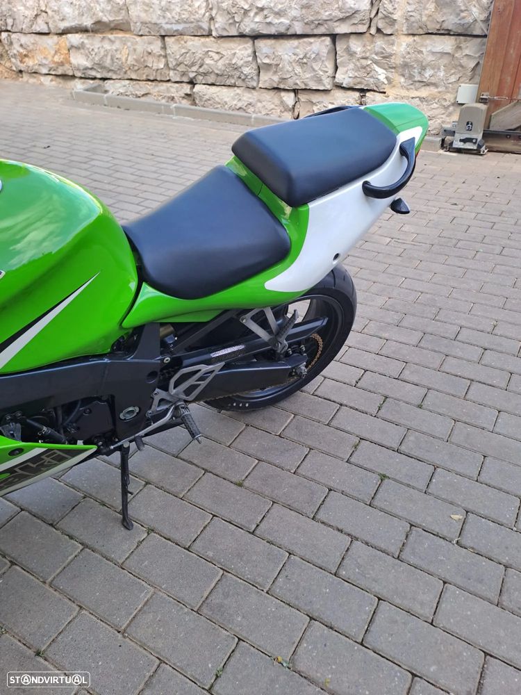 Kawasaki ZXR Ninja ZX7R - 4