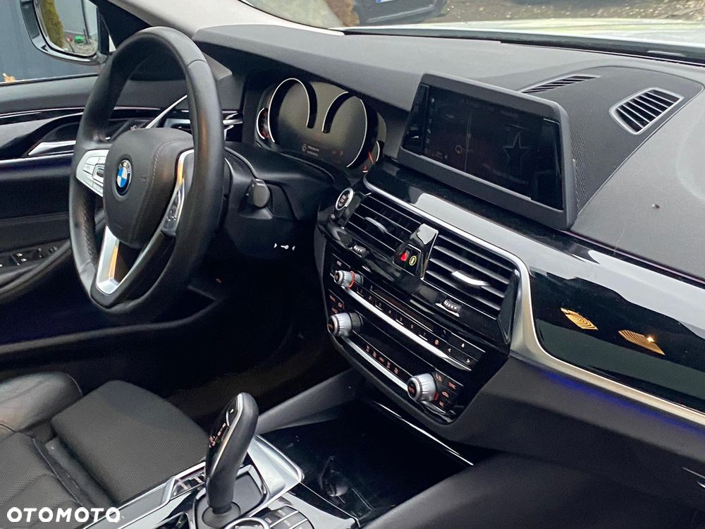 BMW Seria 5 530i xDrive Sport Line sport - 14