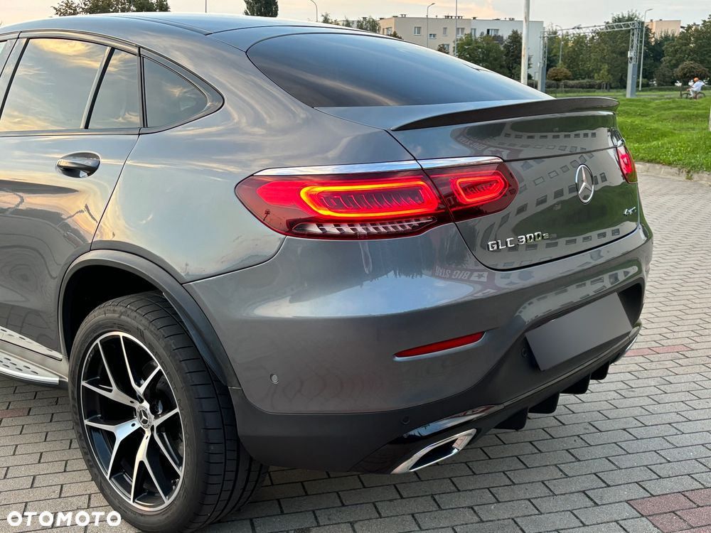Mercedes-Benz GLC 300 e 4Matic 9G-TRONIC AMG Line - 13