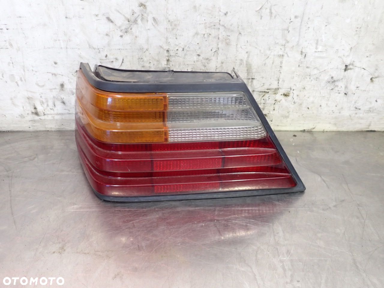 LAMPA LEWA TYLNA MERCEDES - BENZ W124 E300 2.3 SEDAN - 1