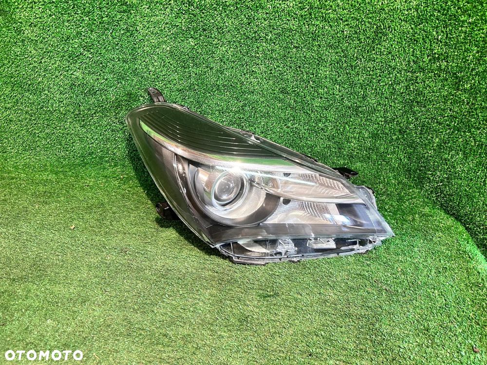 REFLEKTOR PRAWY TOYOTA YARIS III 14- - 1