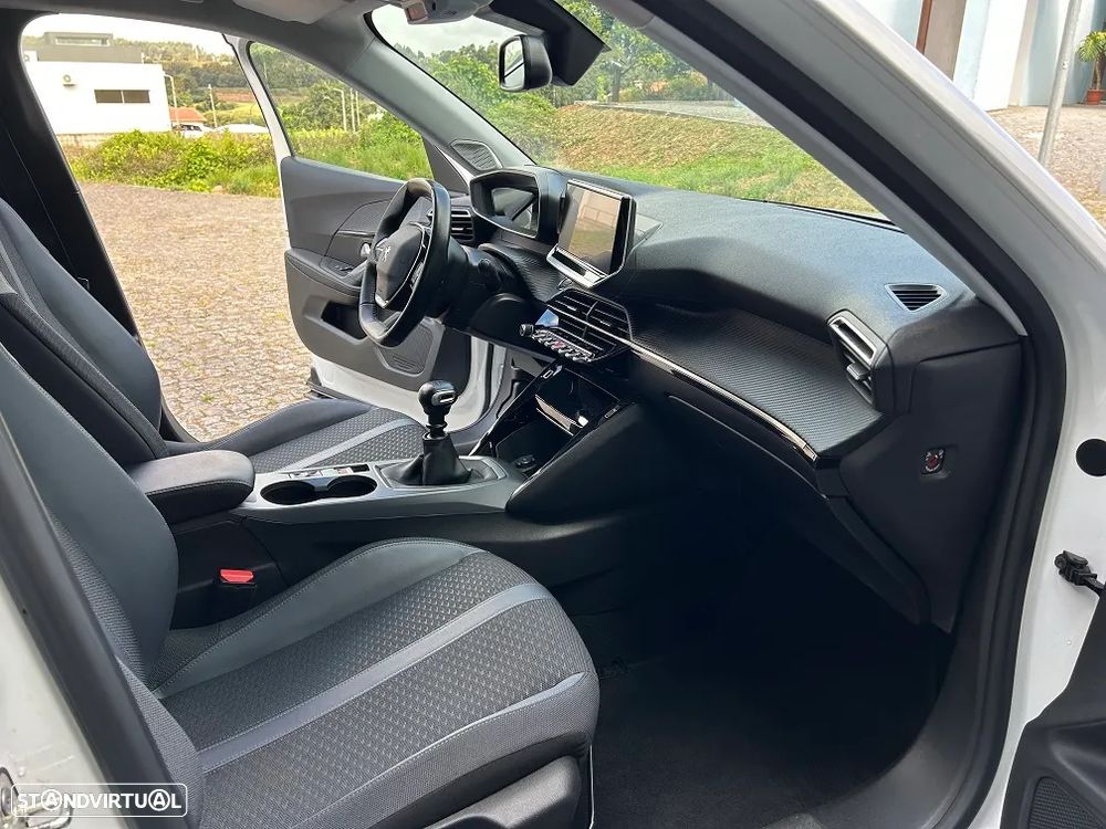 Peugeot 2008 1.2 PureTech Allure - 18