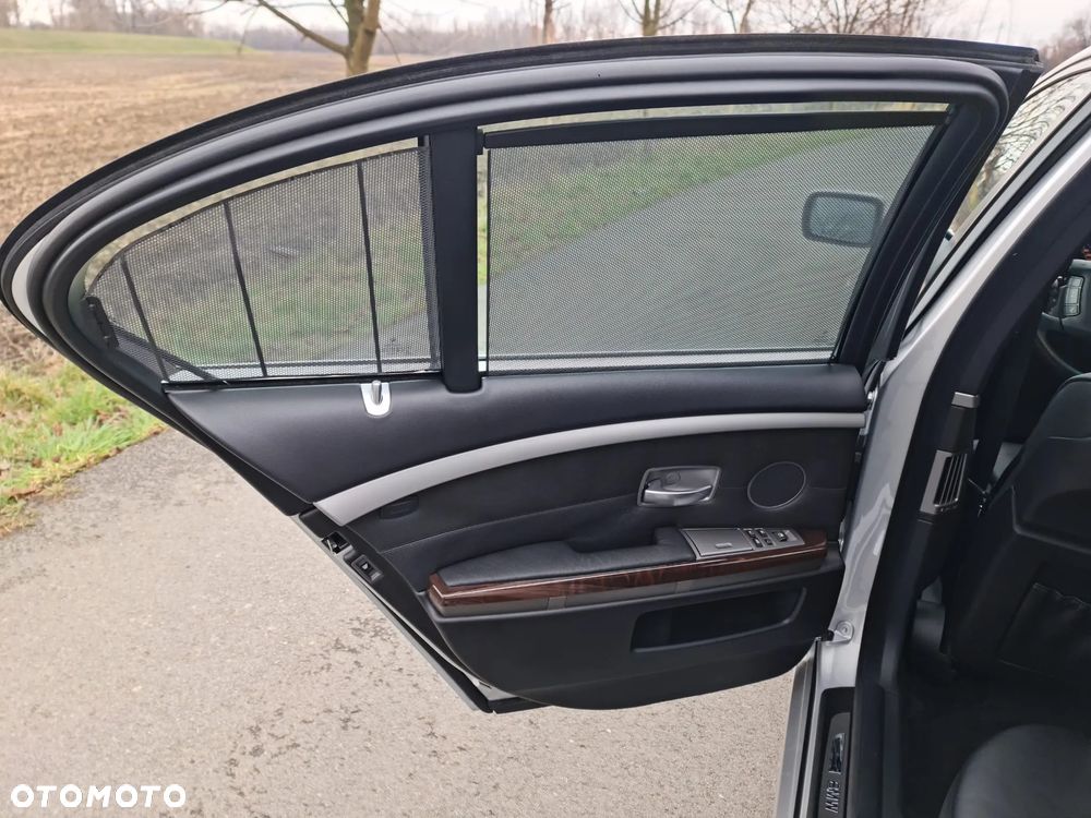 BMW Seria 7 740Li - 23