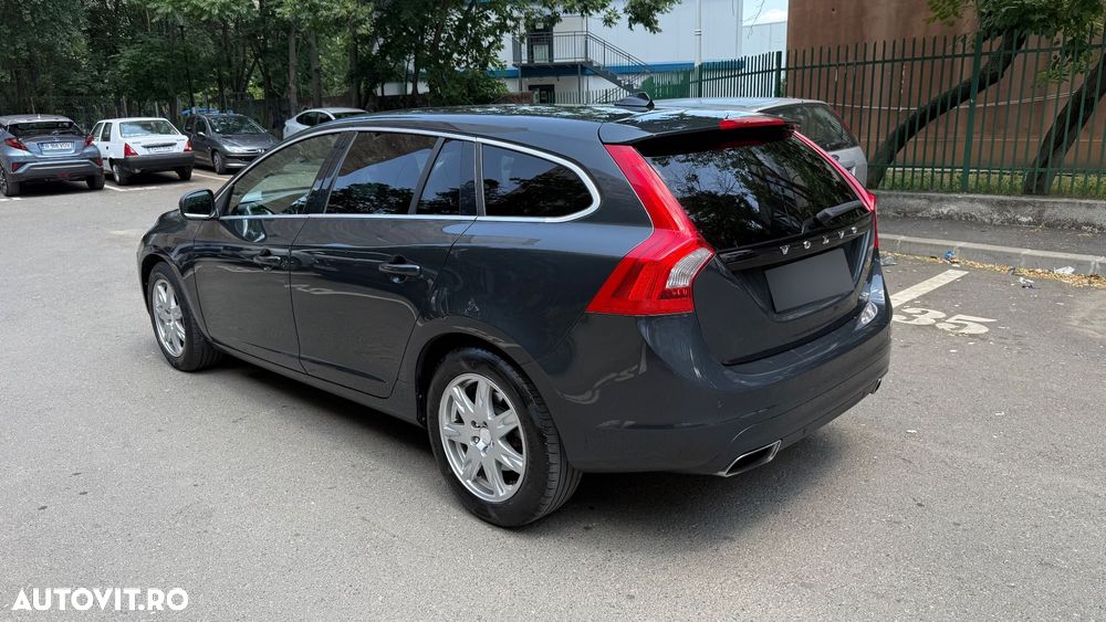 Volvo V60 D4 Geartronic Momentum - 17