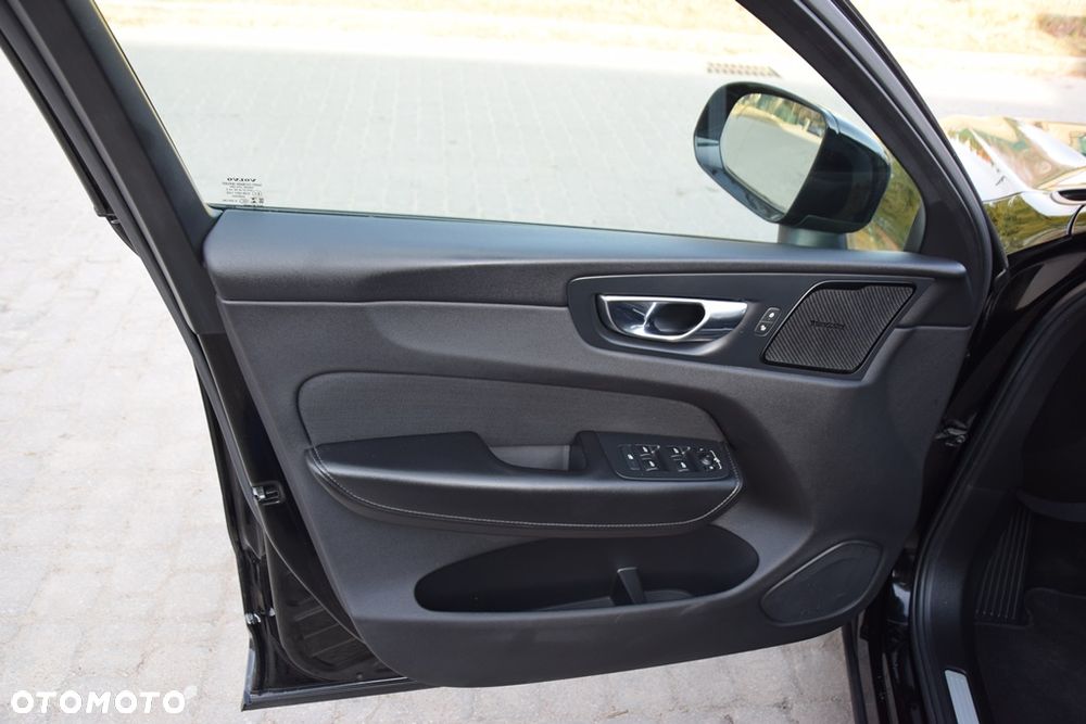 Volvo XC 60 B4 D AWD Geartronic Momentum - 36