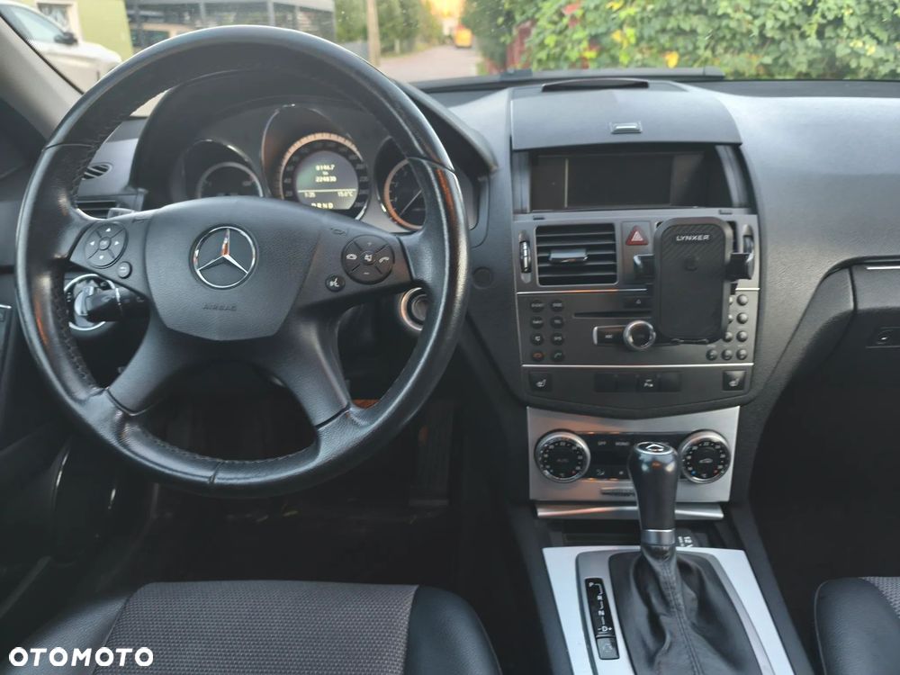 Mercedes-Benz Klasa C 200 CGI Automatik BlueEFFICIENCY Avantgarde - 4