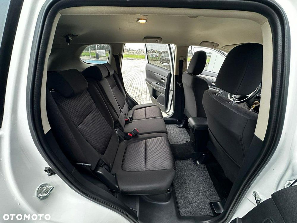 Mitsubishi Outlander 2.0 2WD Invite - 13