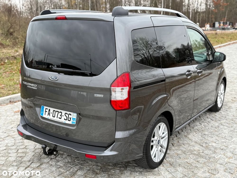 Ford Tourneo Courier 1.0 EcoBoost S&S Titanium - 3
