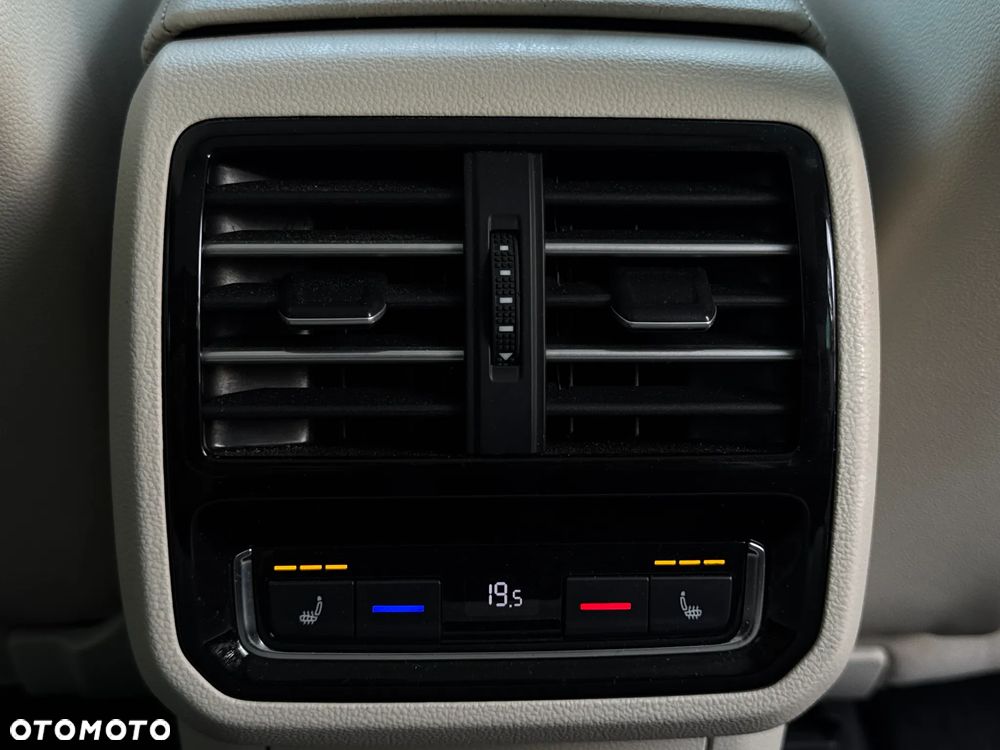 Volkswagen Passat - 21