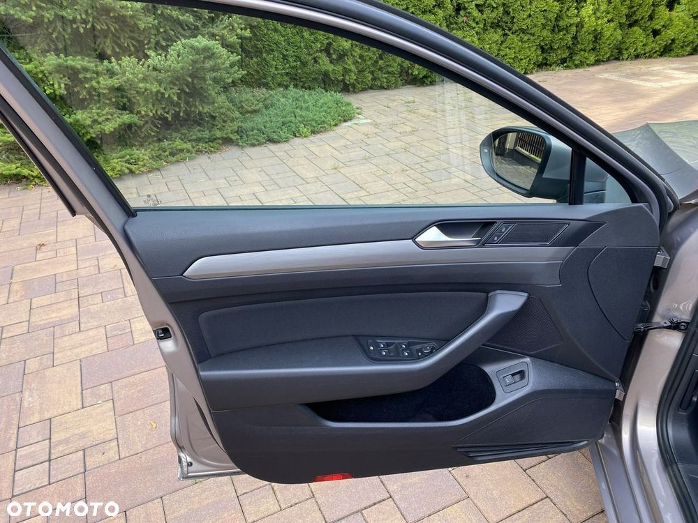 Volkswagen Passat - 19