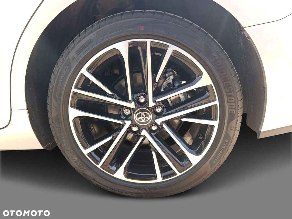 Toyota Camry - 25