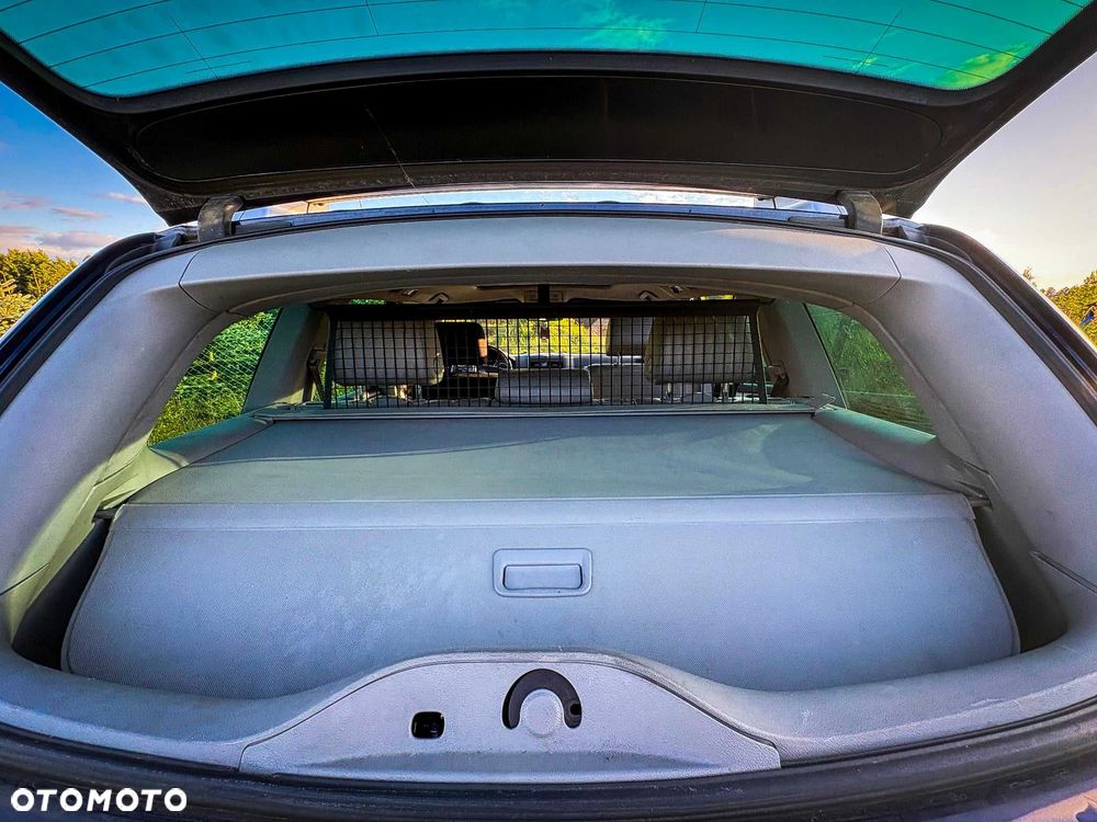 Volkswagen Touareg - 2