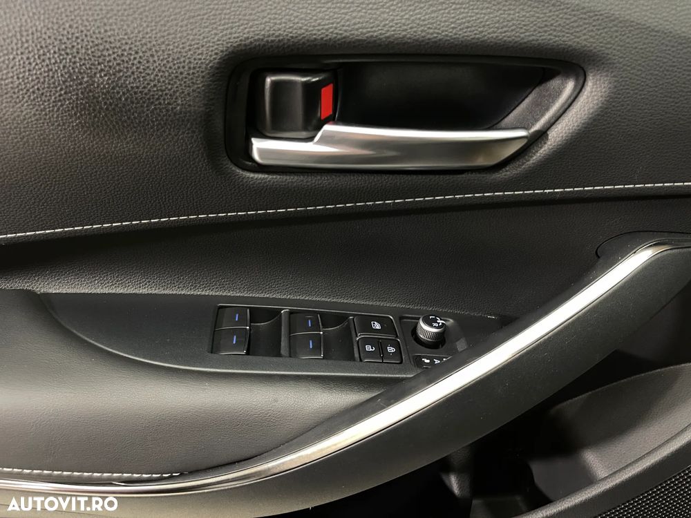 Toyota Corolla 1.8 HSD Dynamic - 18