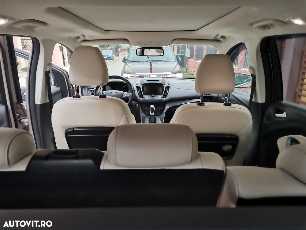 Ford Kuga 2.0 TDCi 4WD Powershift Vignale - 8