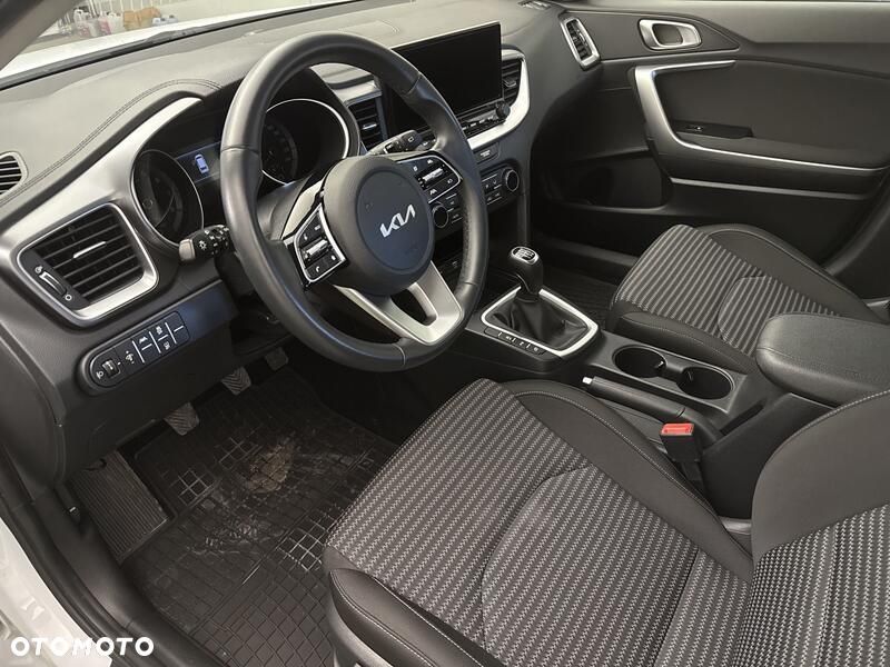 Kia Ceed 1.5 T-GDI M - 10
