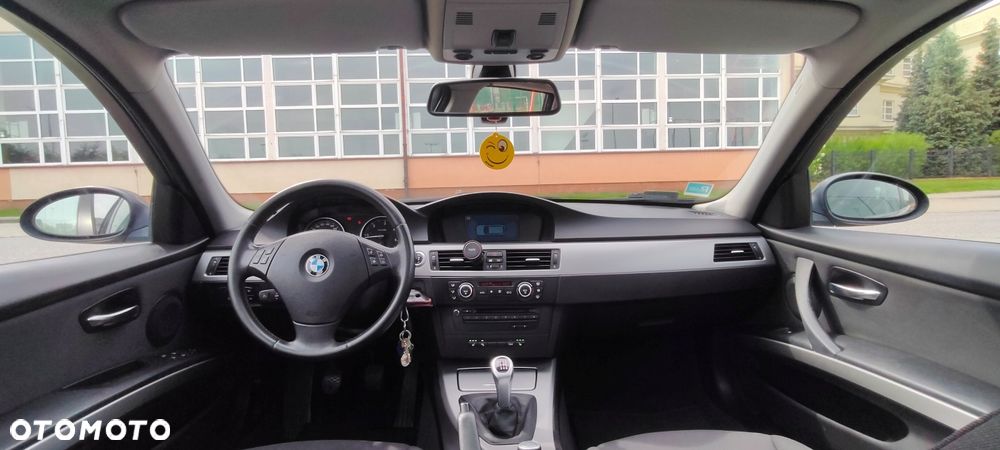 BMW Seria 3 318d - 27